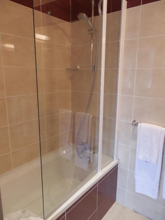 Le Comte Rouge Hotell Thonon-les-Bains Rum bild